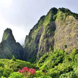 PolyAd - Iao Needle and clouds