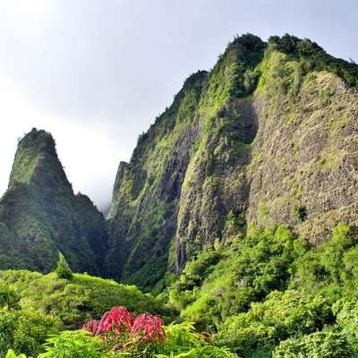 PolyAd - Iao Needle and clouds