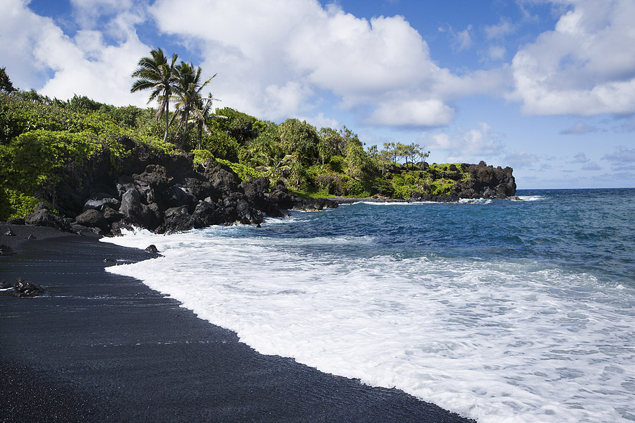 Honokalani Black Sand Beach