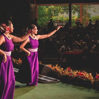 hula dancers