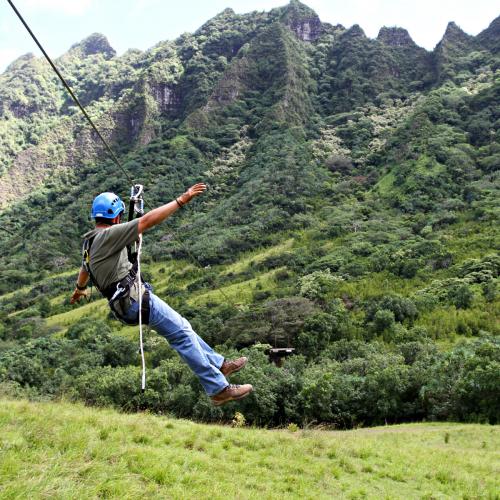 man on kualoa zipline