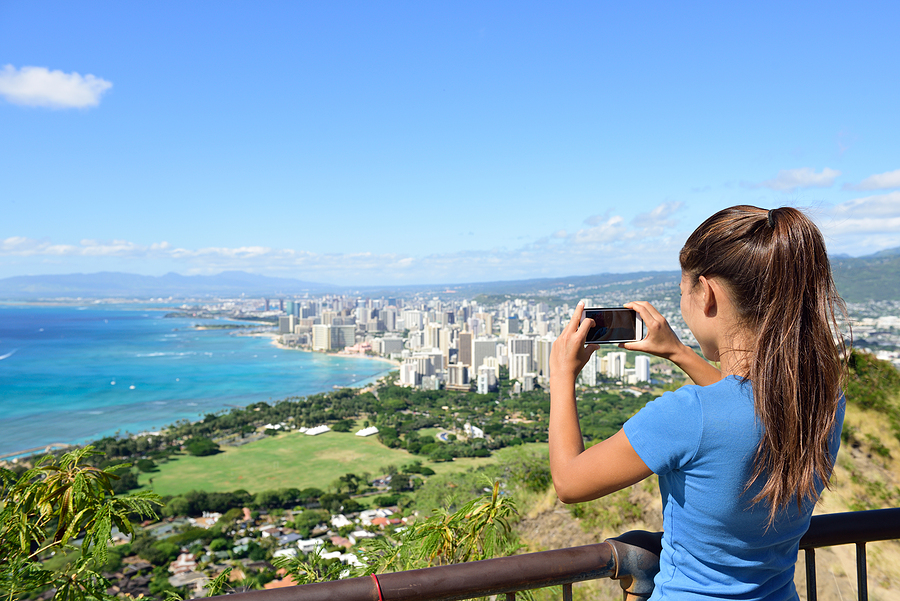 hawaii tourist at diamond head summit