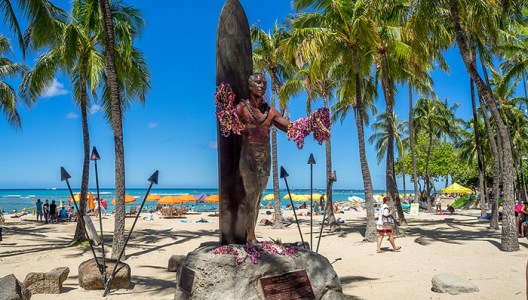 duke kahanamoku statue