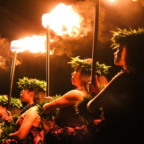 ka moana luau - dancers with torches