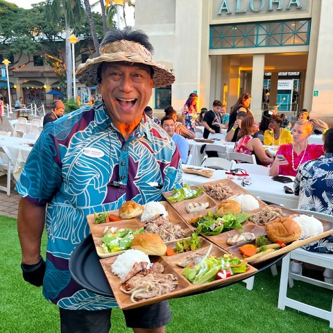 ka moana luau - dinner plate