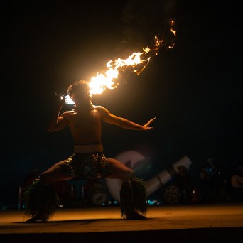 Mauka Warriors Show - Fire Knife Dance